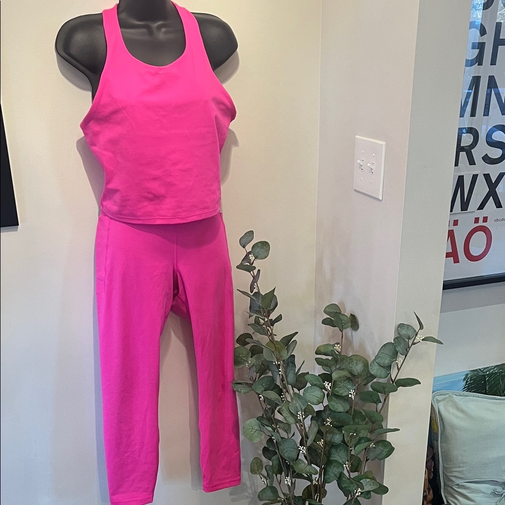 GAP Women's 2 pc Bright Pink Top/ Leggings Set